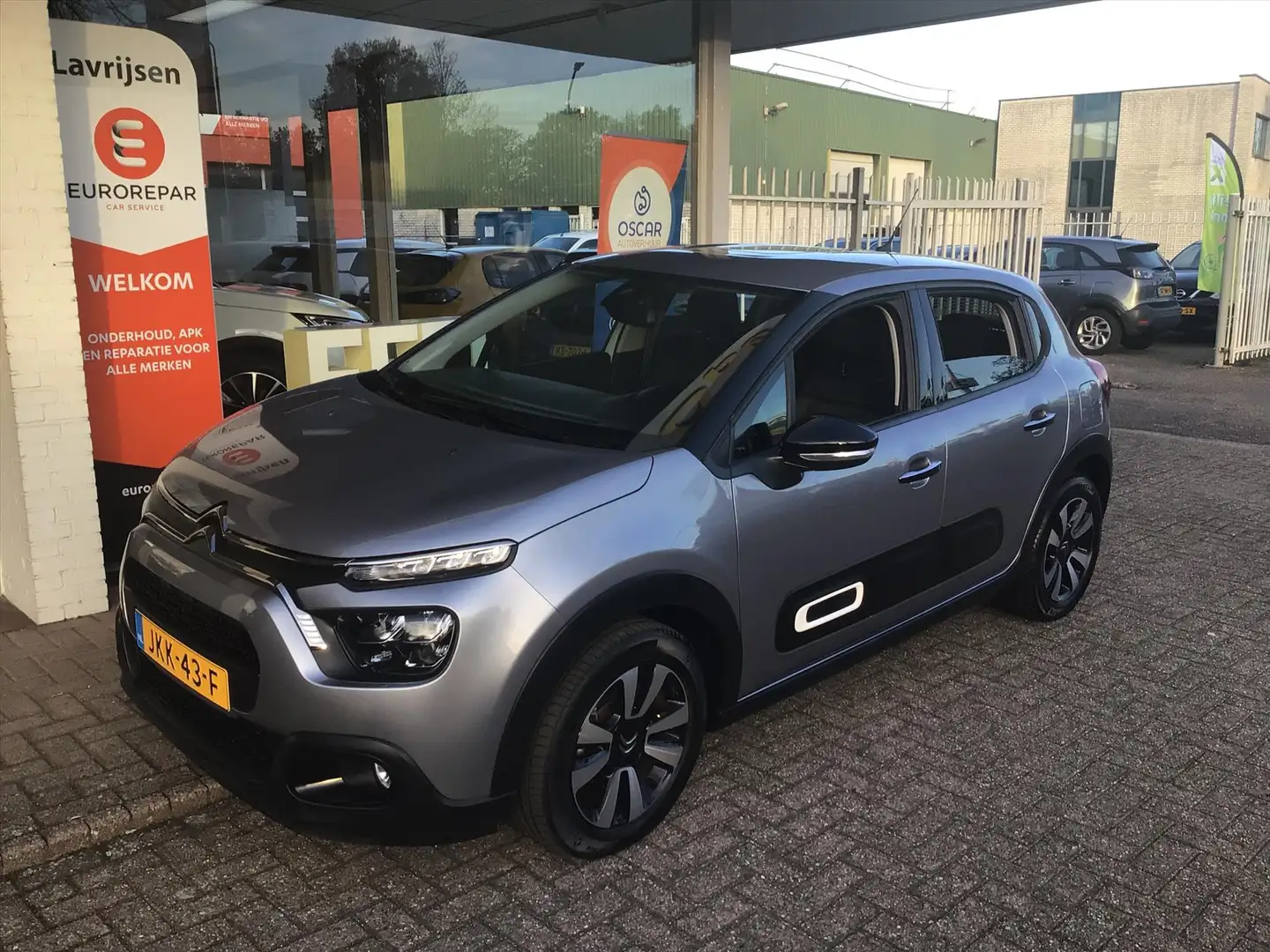 Citroen C3 1.2 PureTech 110pk S&S Max Grijs - 1