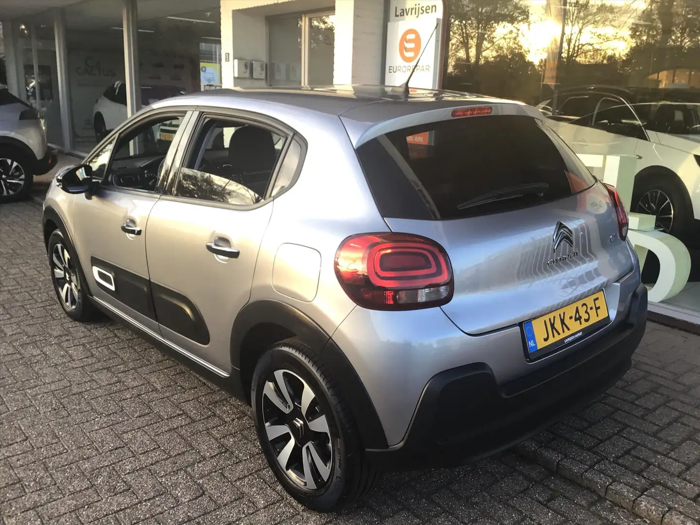 Citroen C3 1.2 PureTech 110pk S&S Max Grijs - 2