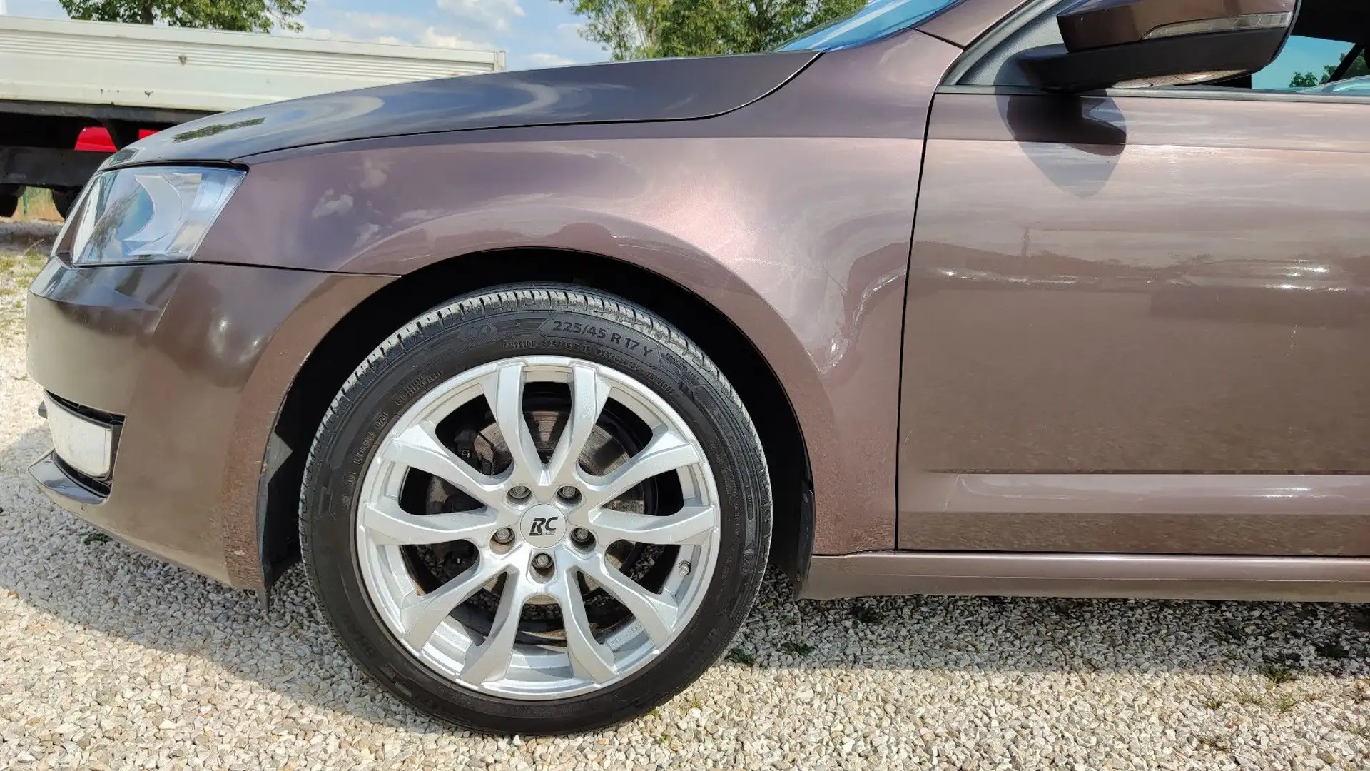 Skoda Octavia 2.0 TDI Combi Ambition Navi*Temp*PDC*17" Brun - 2