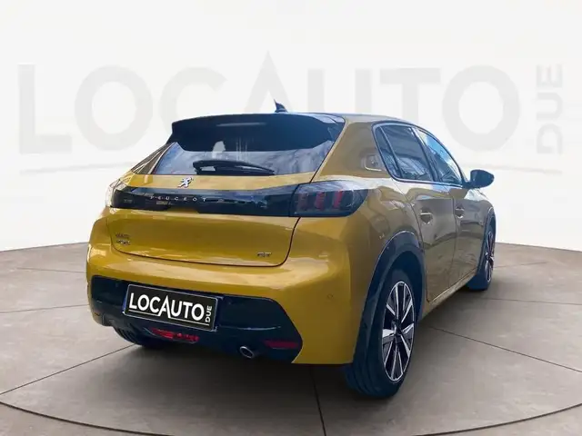 Peugeot 208 view 4
