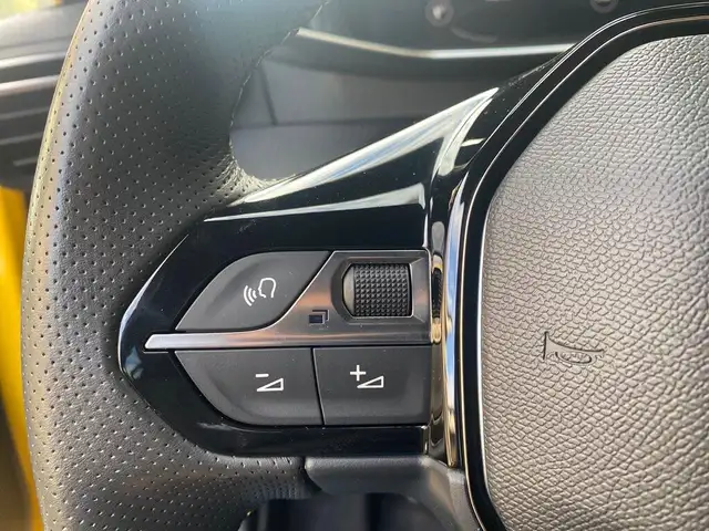 Peugeot 208 view 13