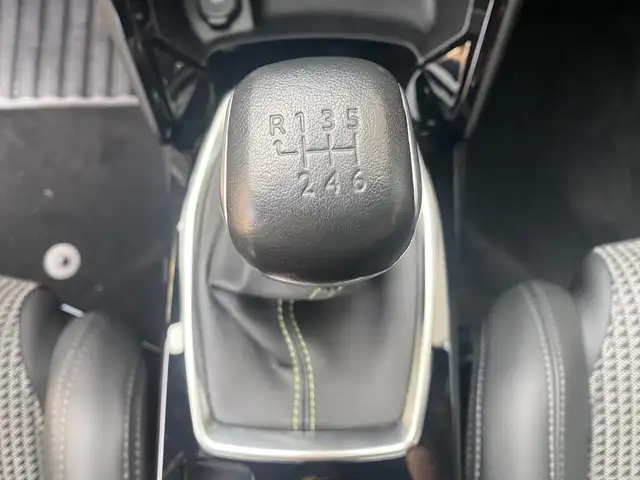 Peugeot 208 view 12