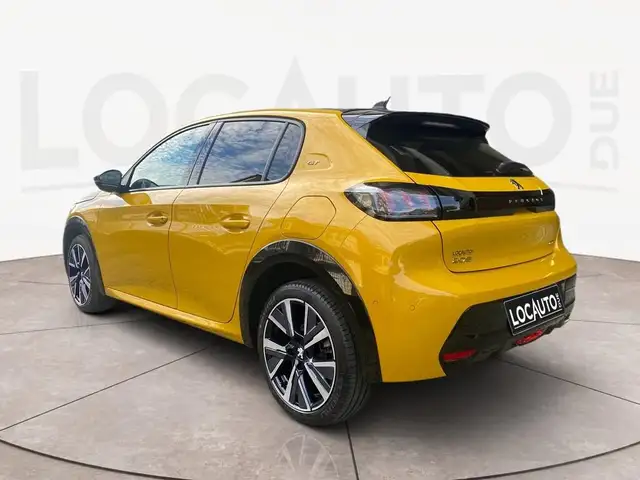 Peugeot 208 view 5
