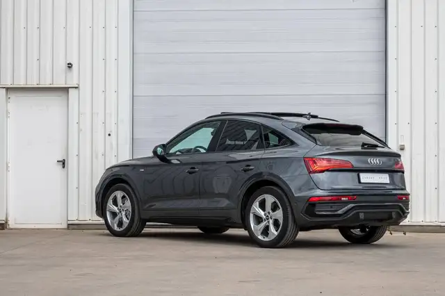 Audi Q5 view 4