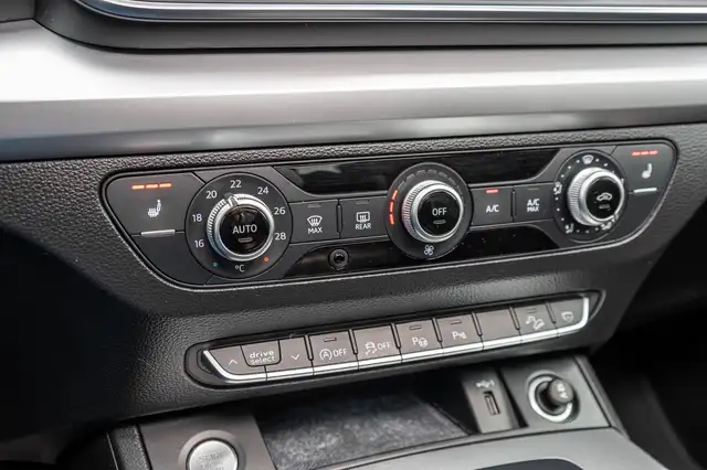 Audi Q5 view 11