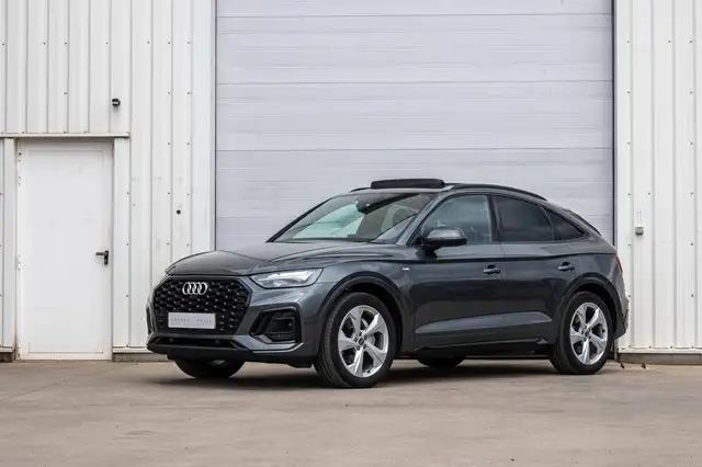 Audi Q5 view 3