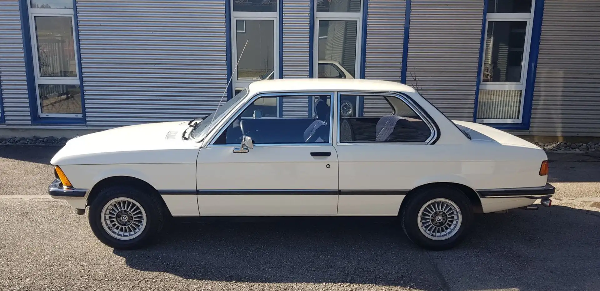 BMW 318 A #Survivor mit sehr wenig km# Weiß - 1