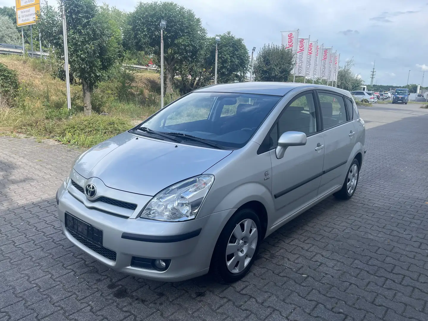 Toyota Corolla Verso 1.8 Sol Сірий - 1