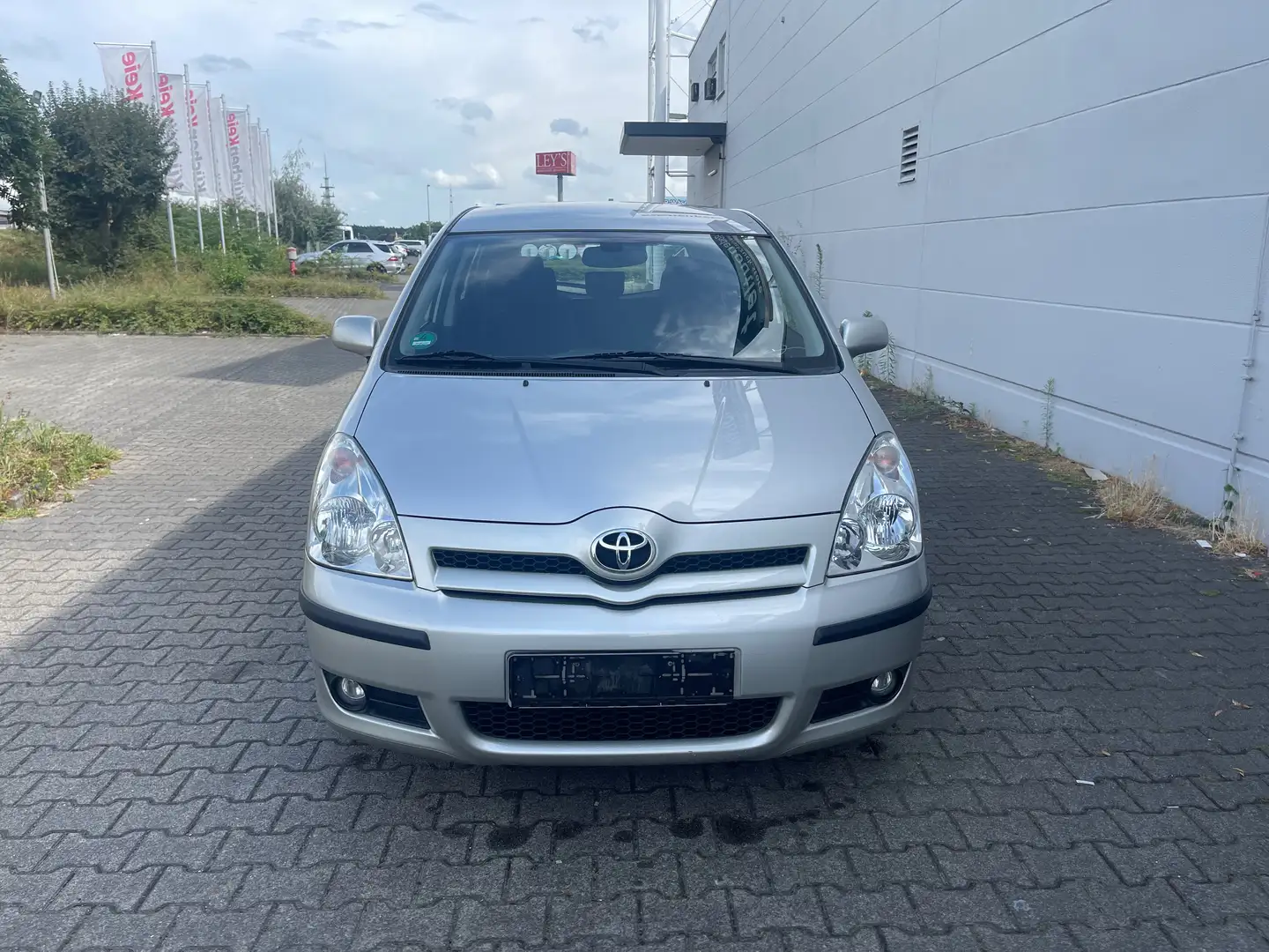 Toyota Corolla Verso 1.8 Sol Сірий - 2