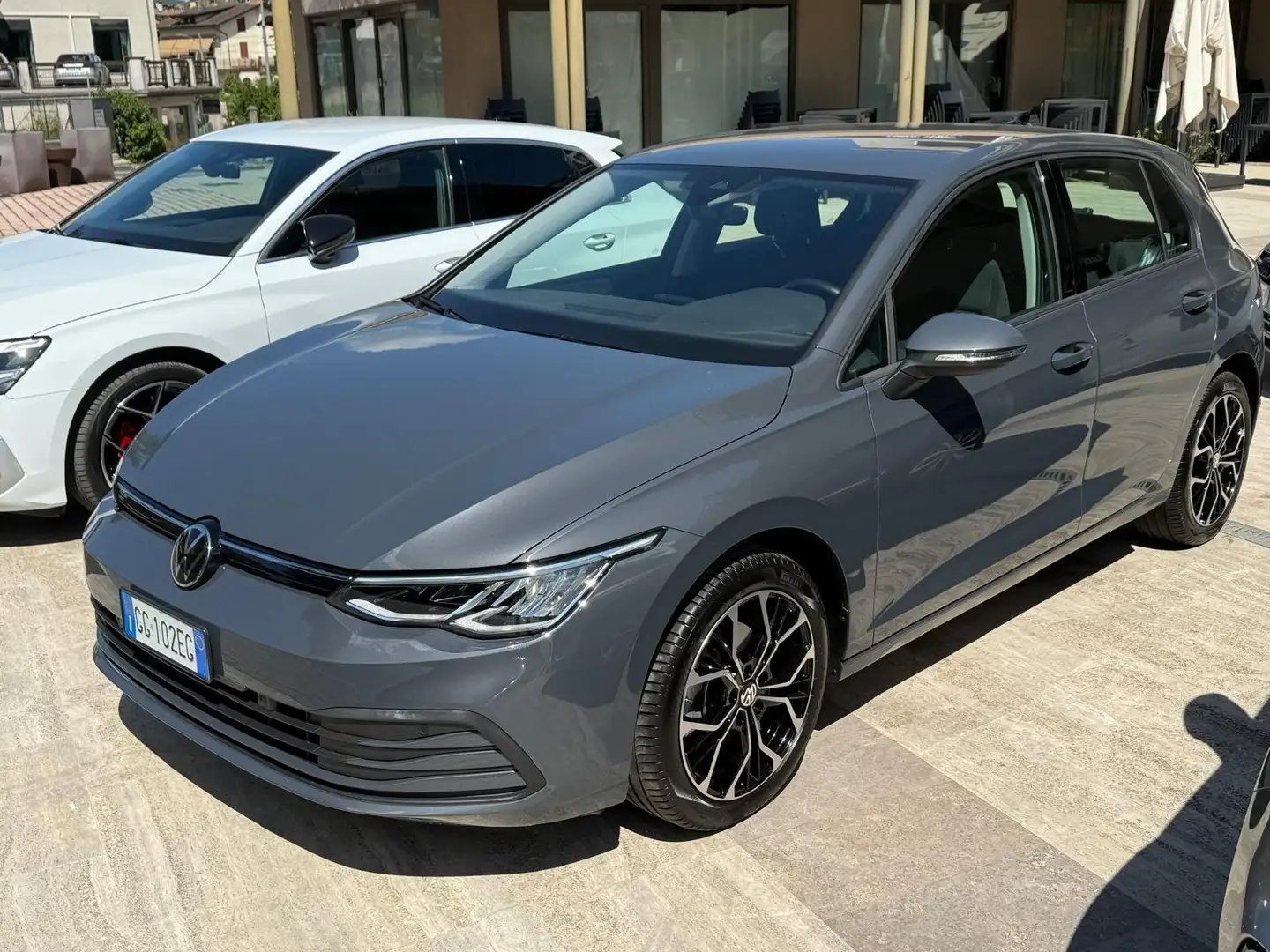 Volkswagen Golf Golf VIII 2020 1.5 tgi Life 130cv Grijs - 1