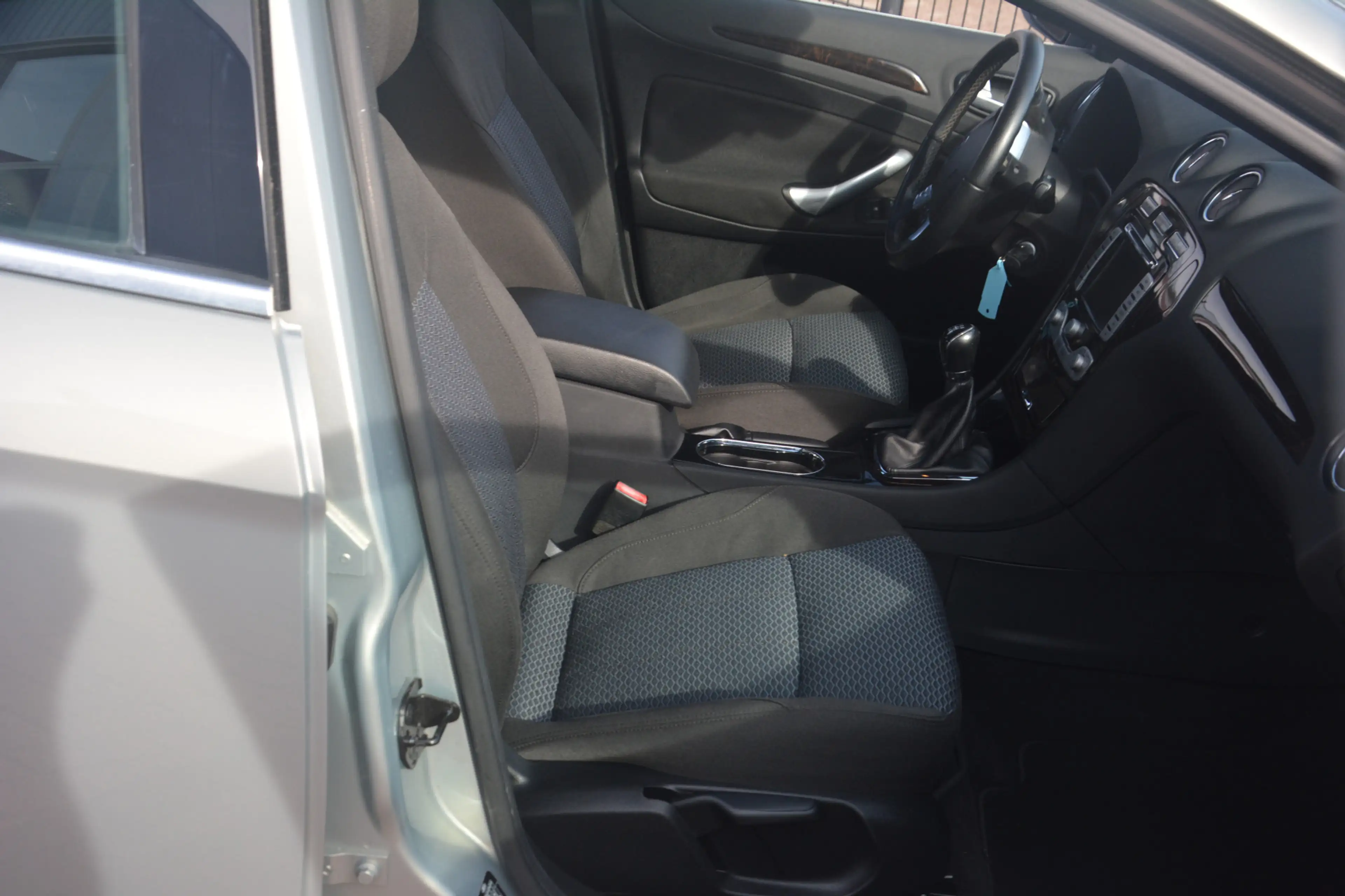 Ford Mondeo 2.0-16V Ghia Nederlandse auto 108398 NAP dealerond — photo 10