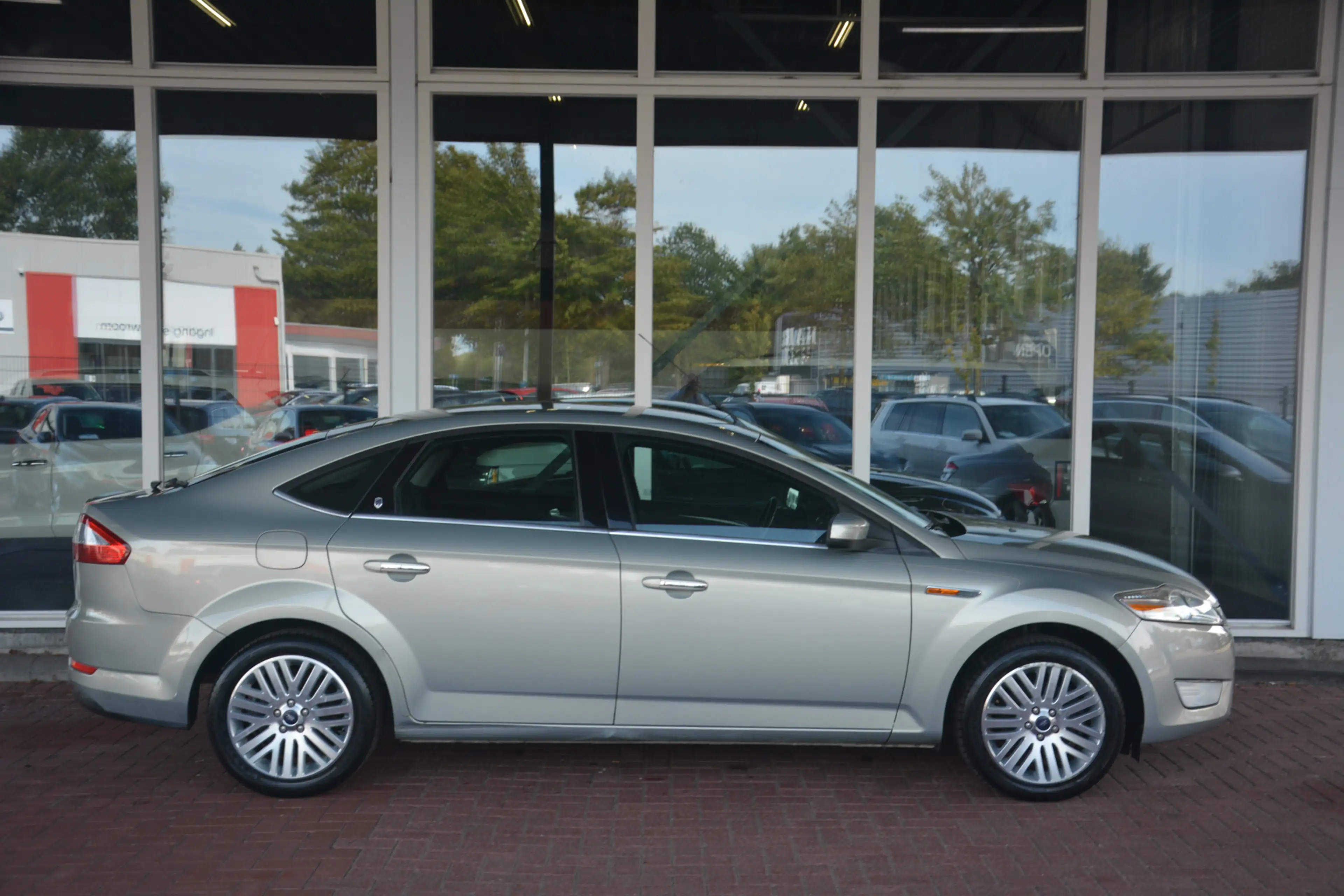Ford Mondeo 2.0-16V Ghia Nederlandse auto 108398 NAP dealerond — photo 6