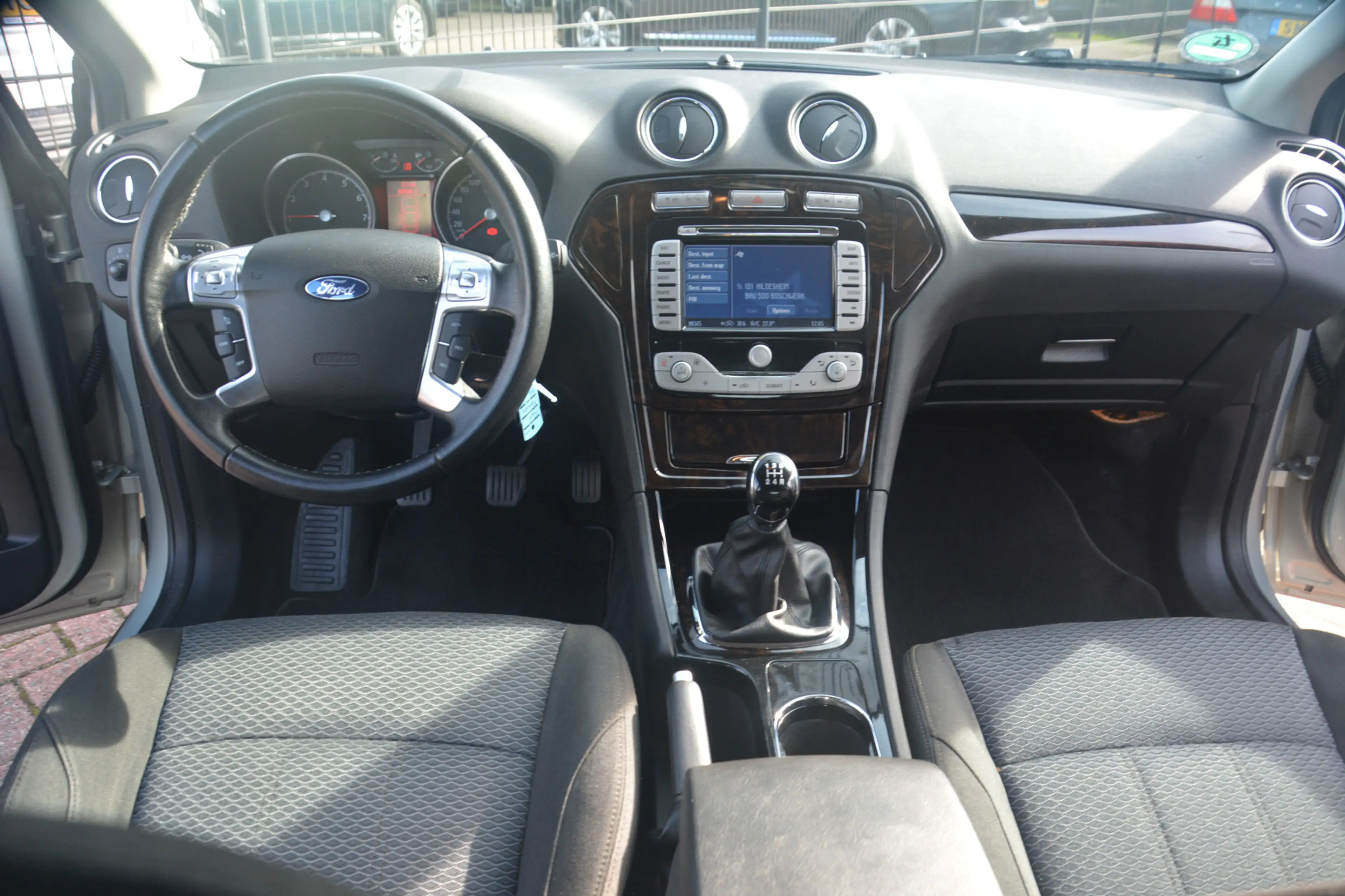 Ford Mondeo 2.0-16V Ghia Nederlandse auto 108398 NAP dealerond — photo 2