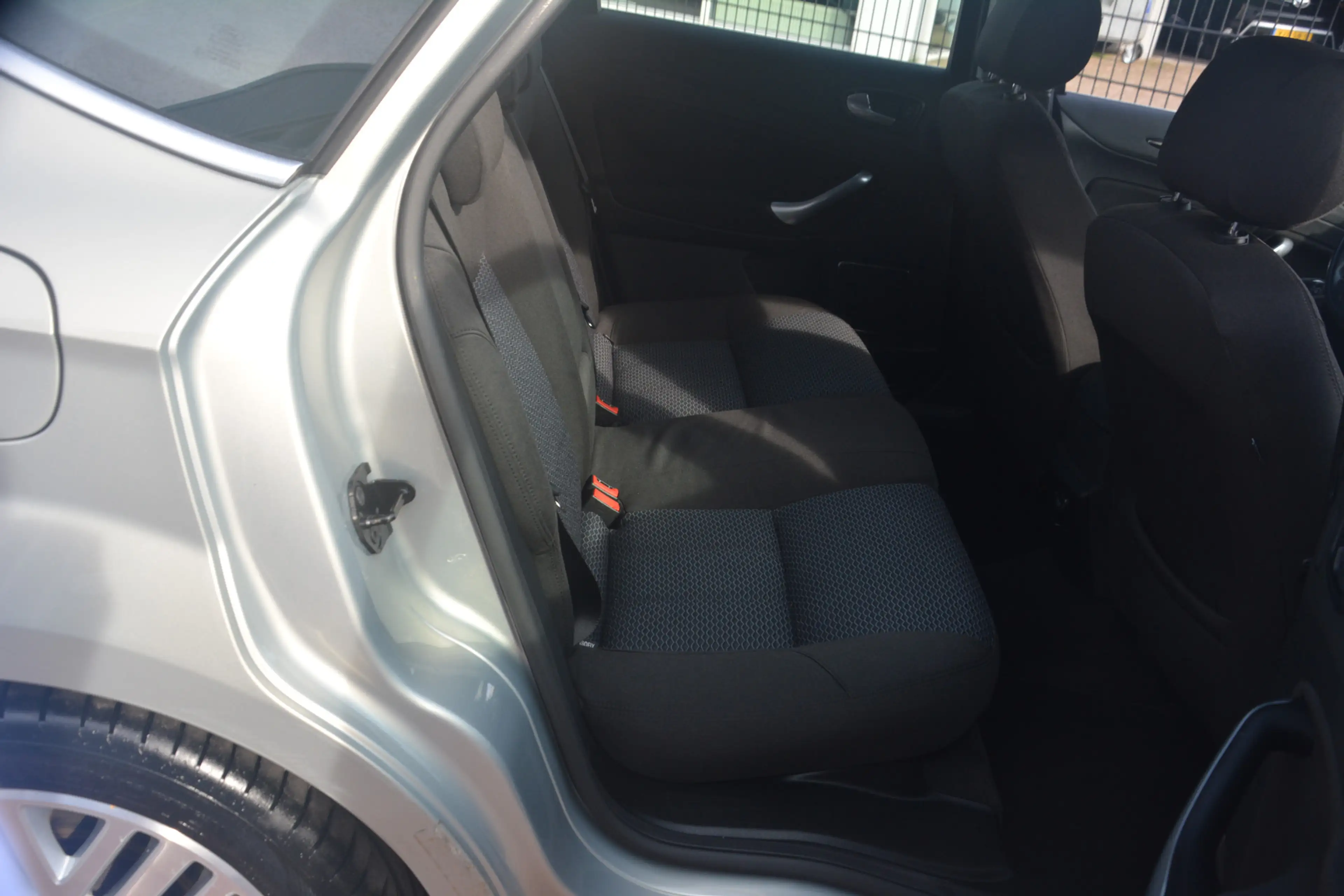 Ford Mondeo 2.0-16V Ghia Nederlandse auto 108398 NAP dealerond — photo 12