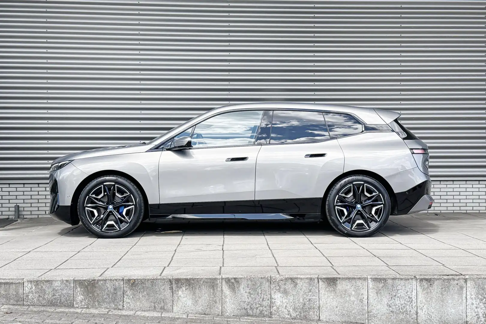 BMW iX xDrive40 Business Edition Plus 77 kWh Grijs - 2