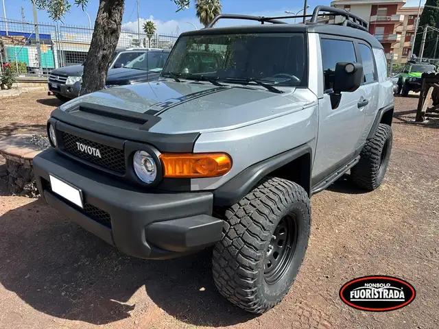 Toyota FJ Cruiser 4WD 4.0L V6 Autom.