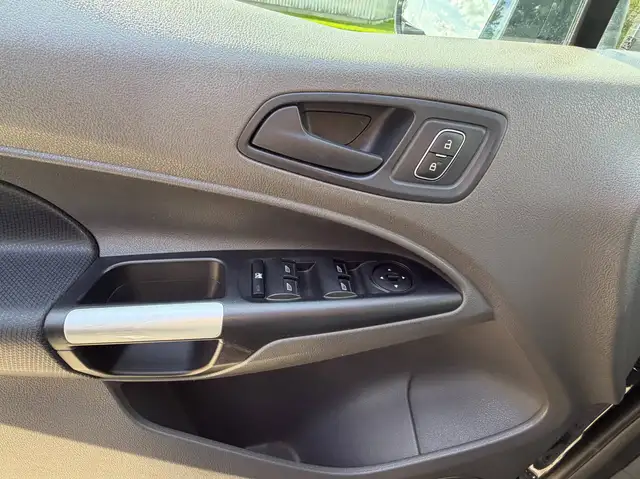 Ford Tourneo Connect view 18