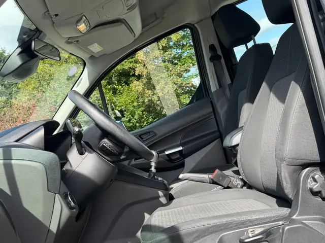 Ford Tourneo Connect view 9