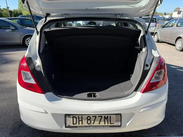 Opel Corsa view 9