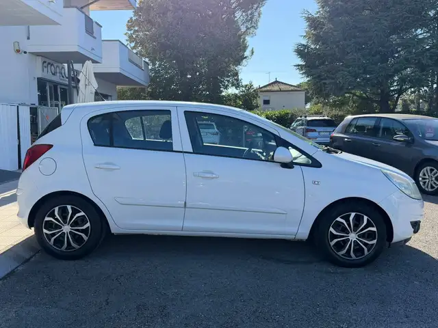 Opel Corsa view 7