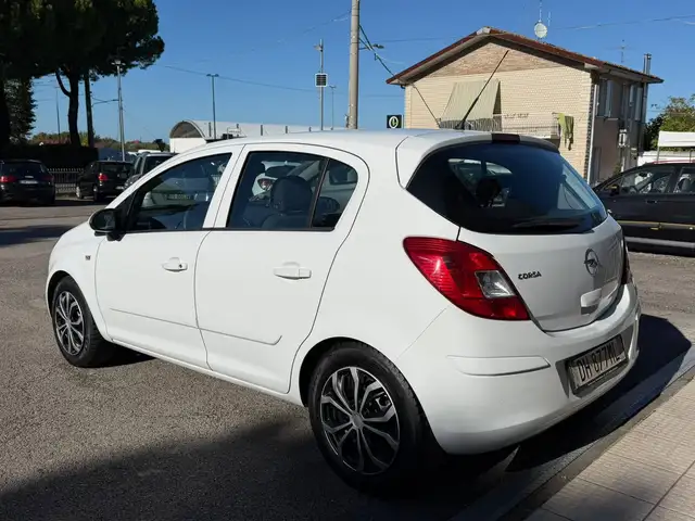 Opel Corsa view 4