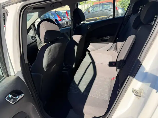 Opel Corsa view 13