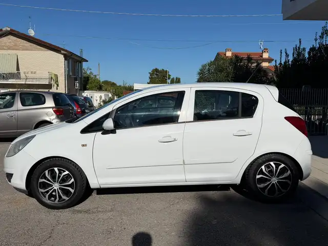 Opel Corsa view 3