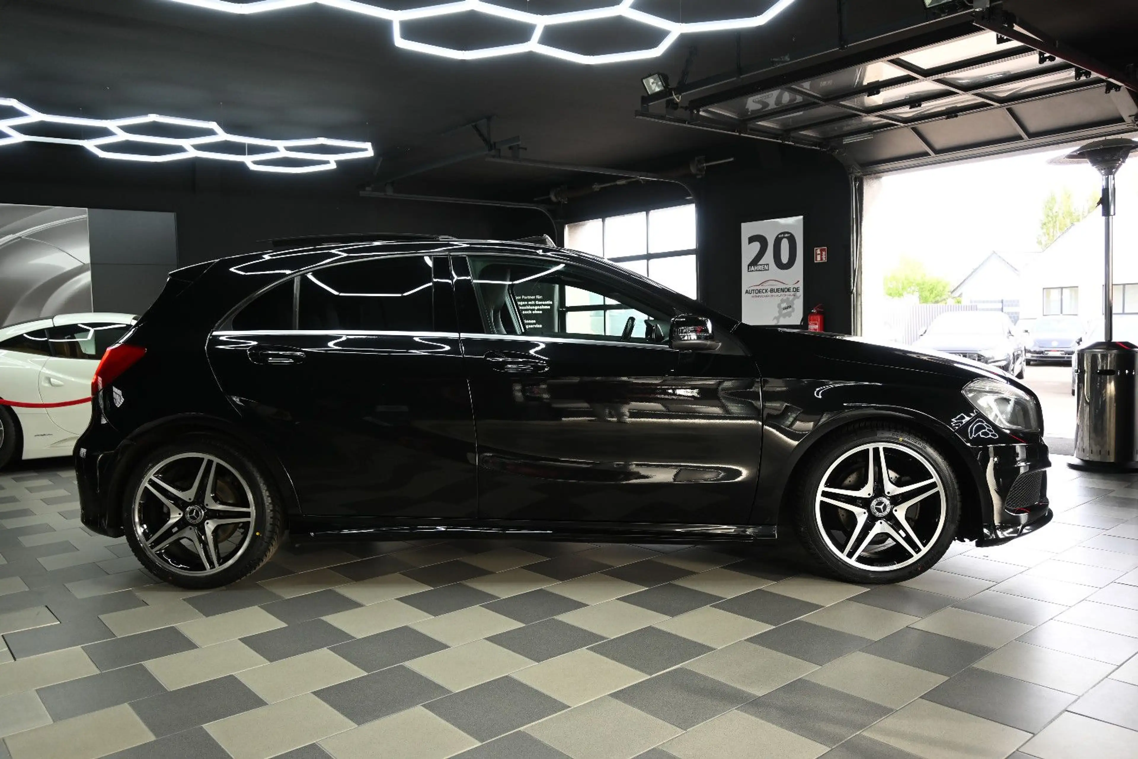 Mercedes-Benz A 200 A200 BlueEfficiency AMG-Style/Pan/Xen/Kam/1.Hand — photo 5