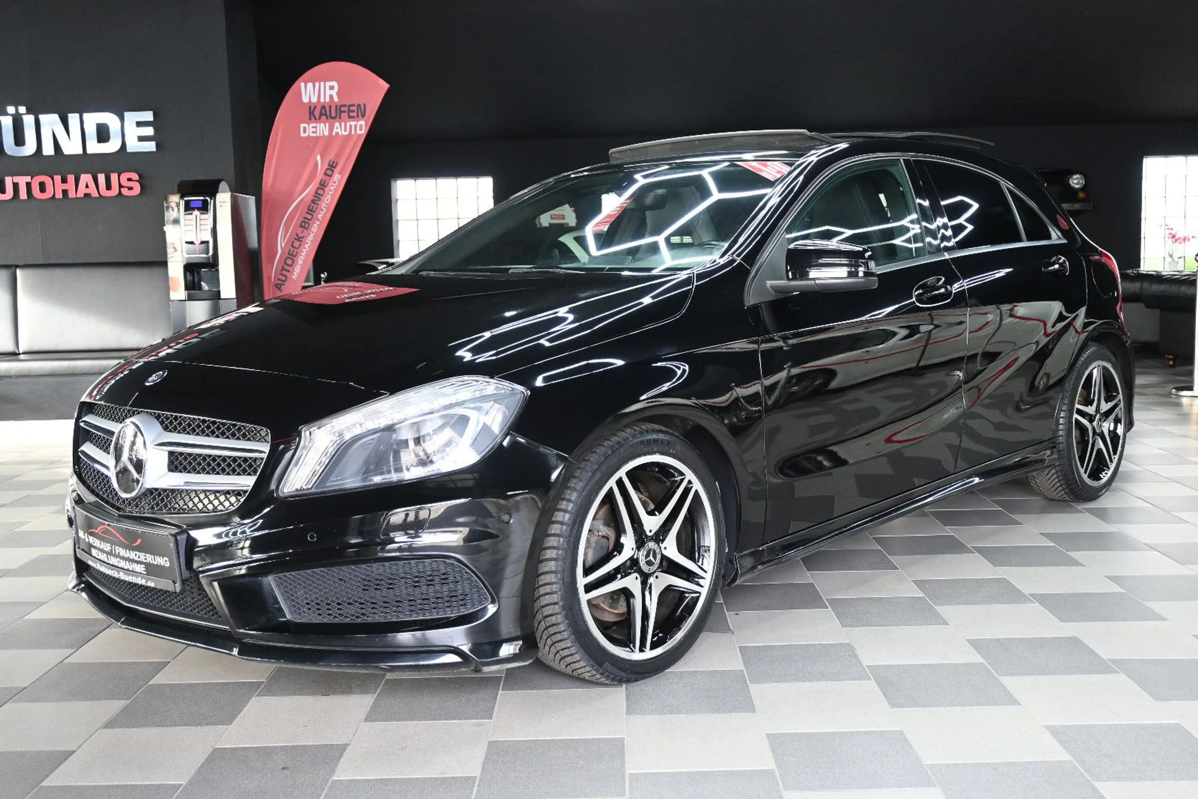 Mercedes-Benz A 200 A200 BlueEfficiency AMG-Style/Pan/Xen/Kam/1.Hand — photo 2