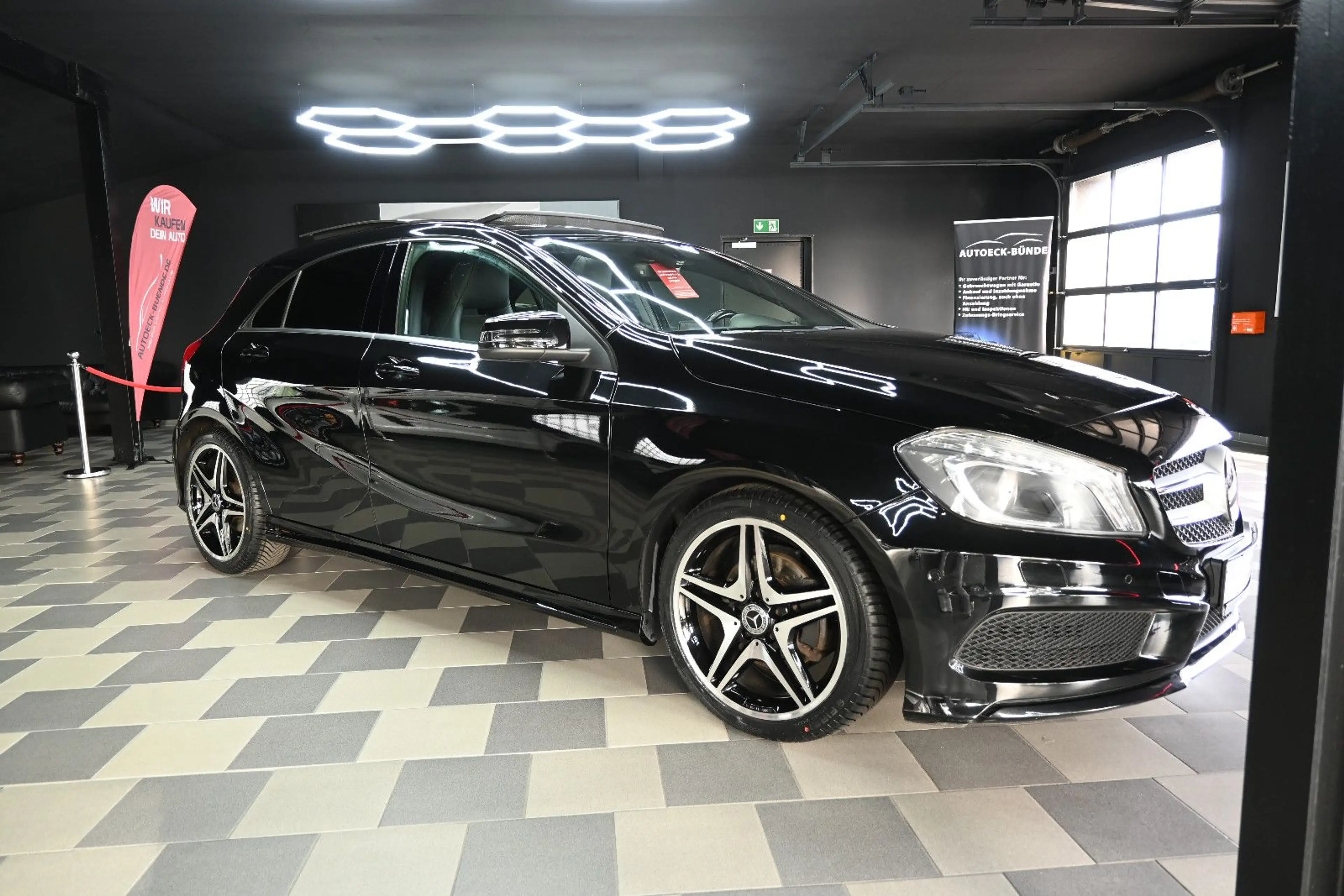 Mercedes-Benz A 200 A200 BlueEfficiency AMG-Style/Pan/Xen/Kam/1.Hand — photo 4