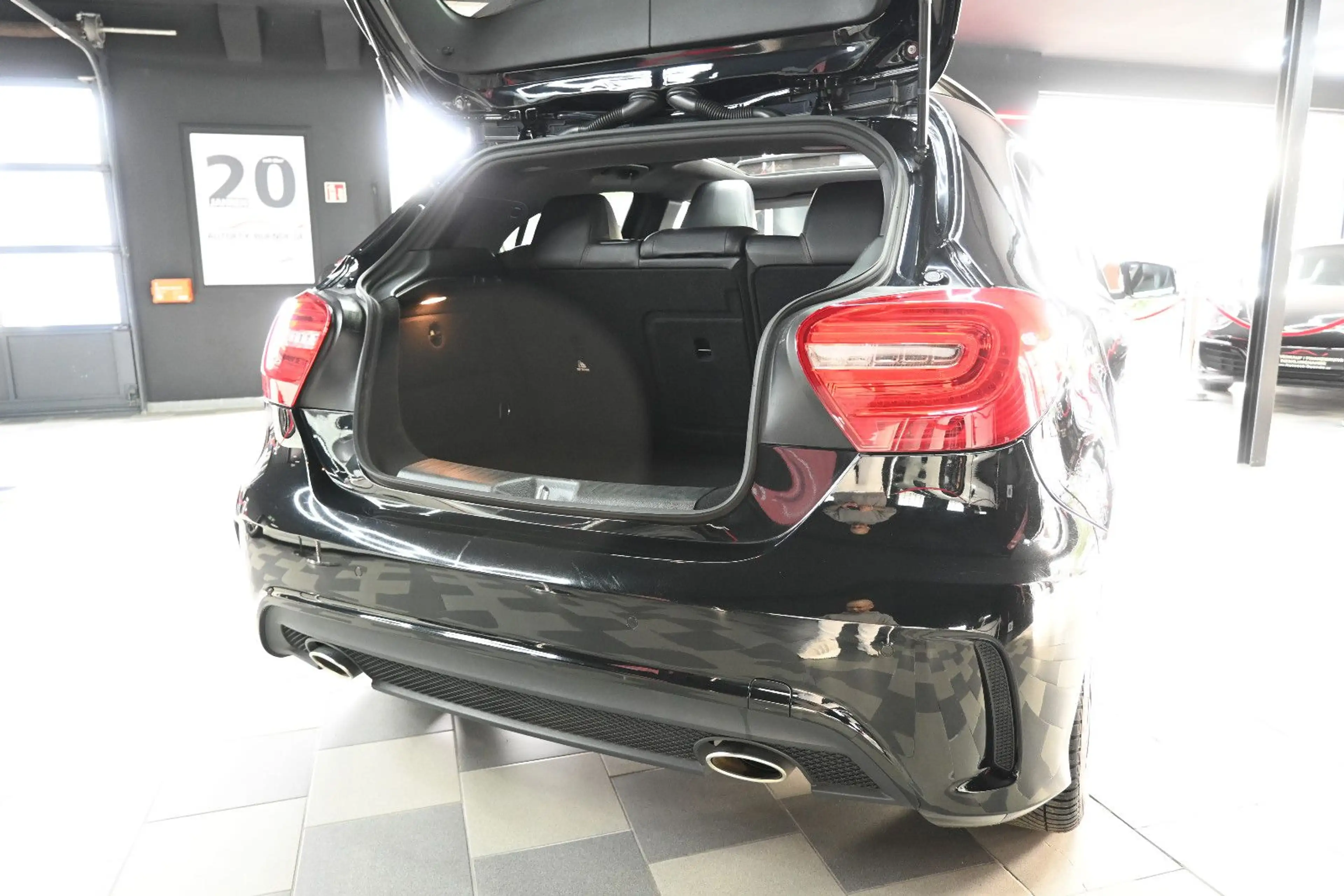 Mercedes-Benz A 200 A200 BlueEfficiency AMG-Style/Pan/Xen/Kam/1.Hand — photo 14