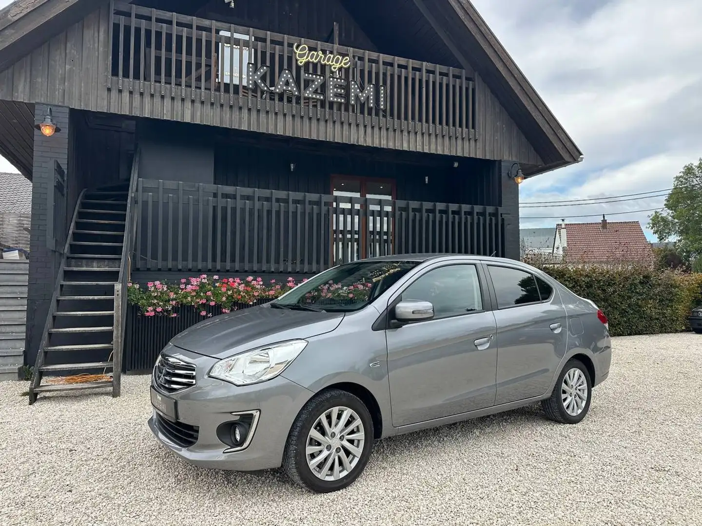 Mitsubishi Attrage Attrage 1.2i - ETAT NEUF !!! 16.514 KM !! * Argent - 1