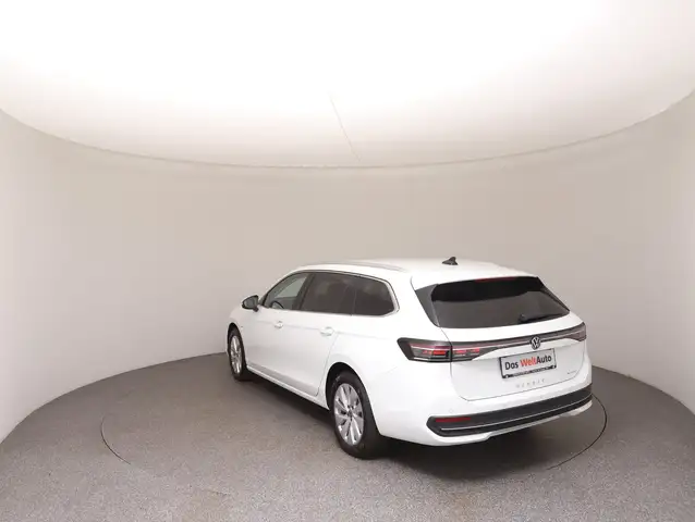Volkswagen Passat view 5