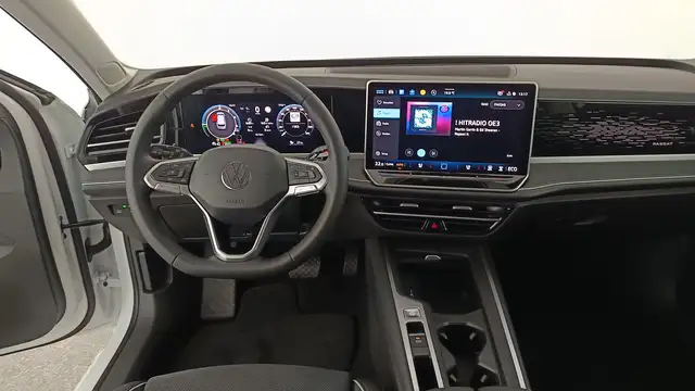 Volkswagen Passat view 12