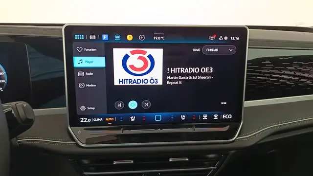 Volkswagen Passat view 8