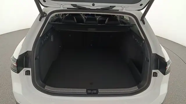 Volkswagen Passat view 7