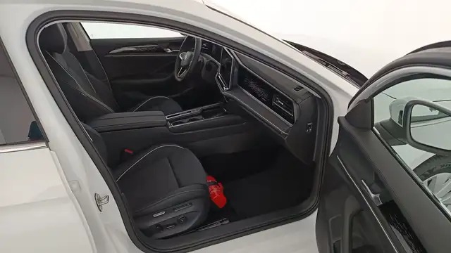 Volkswagen Passat view 10
