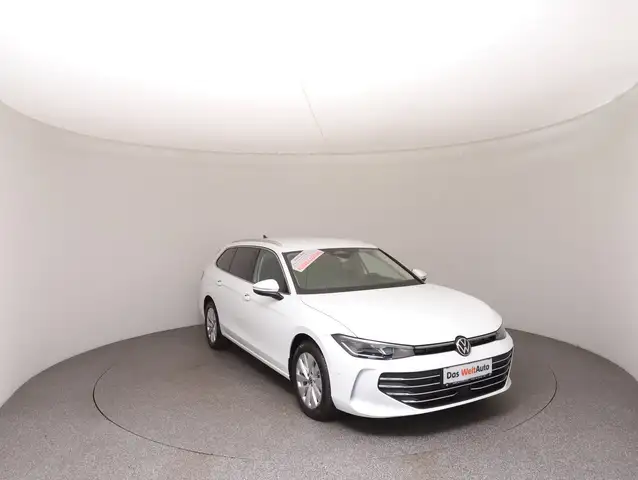 Volkswagen Passat view 2