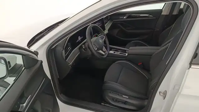 Volkswagen Passat view 9