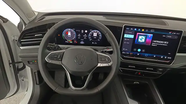 Volkswagen Passat view 14