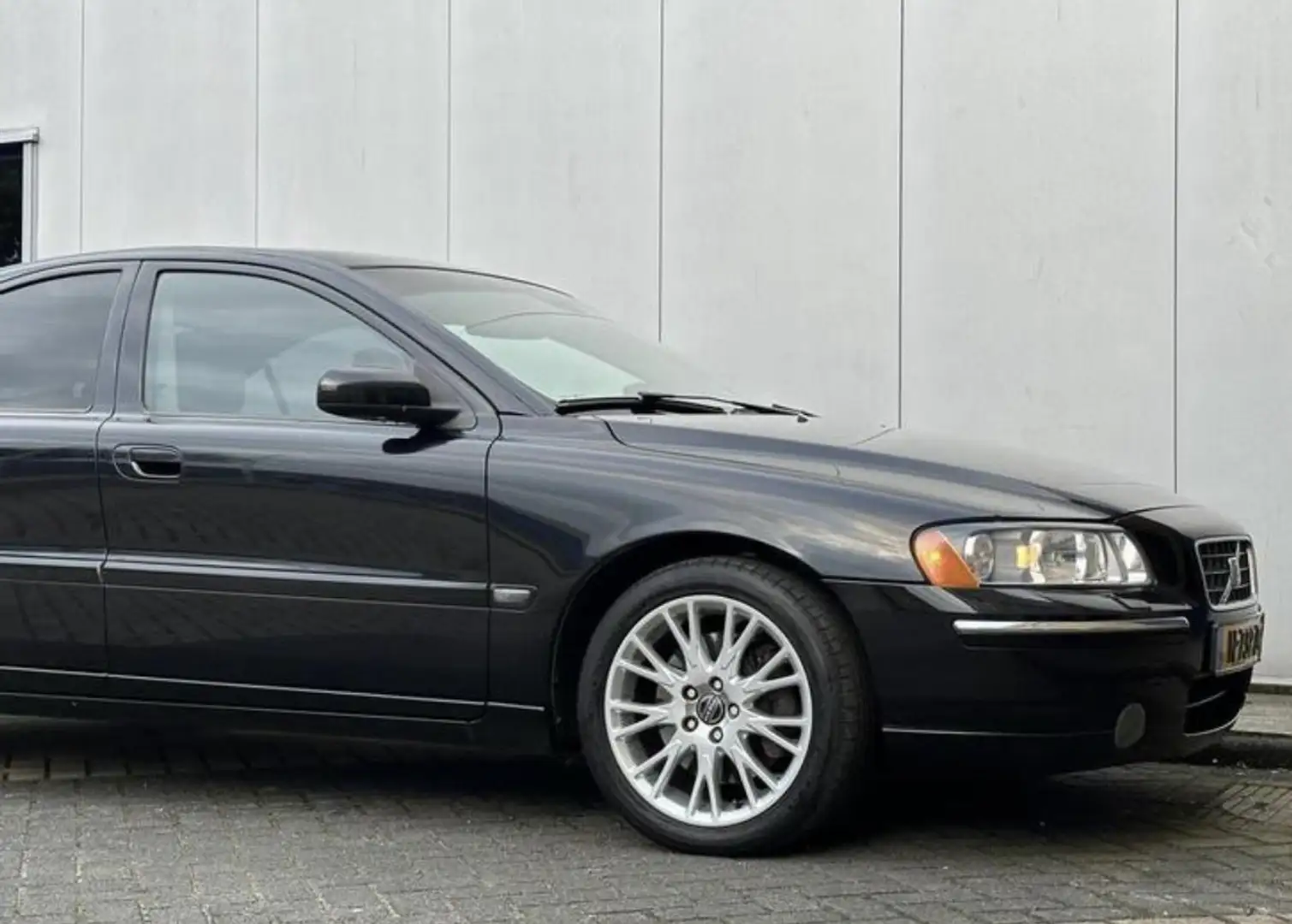 Volvo S60 2.4 T5 Kinetic Zwart - 2