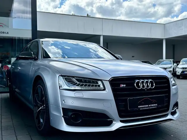 Audi S8 view 2