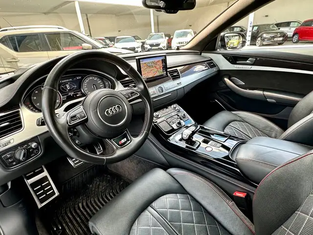 Audi S8 view 14