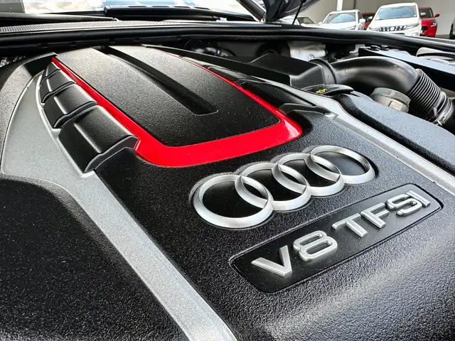 Audi S8 view 7