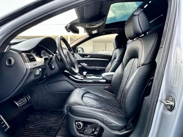 Audi S8 view 13