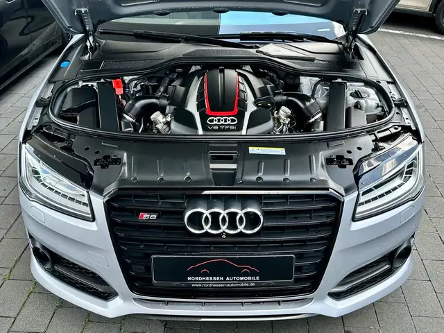 Audi S8 view 6
