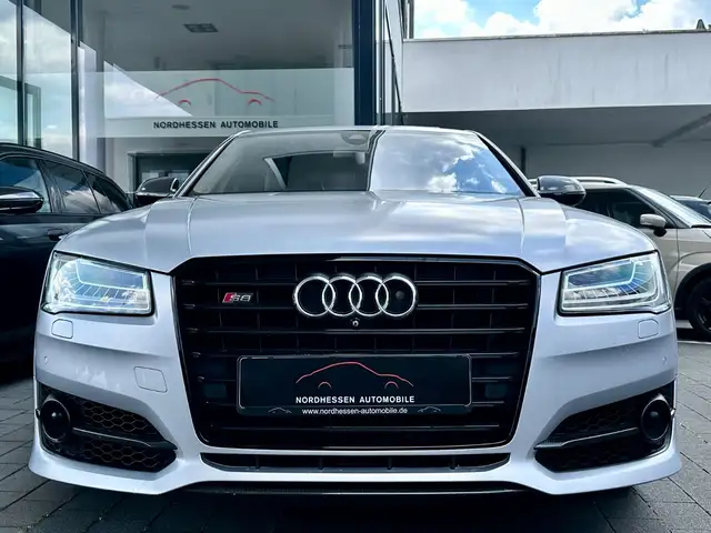 Audi S8 view 5