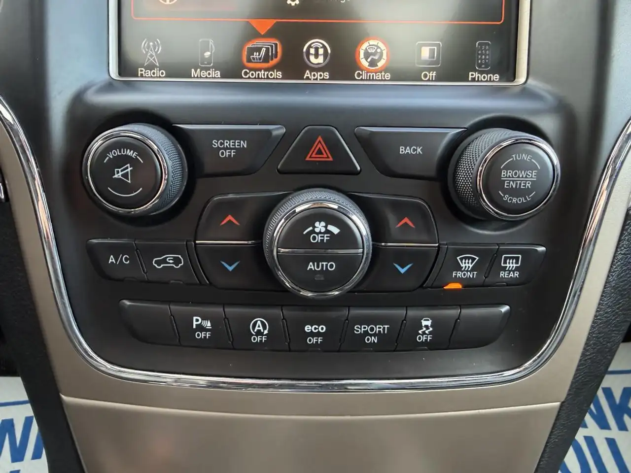 Jeep Grand Cherokee снимка Jeep Grand Cherokee