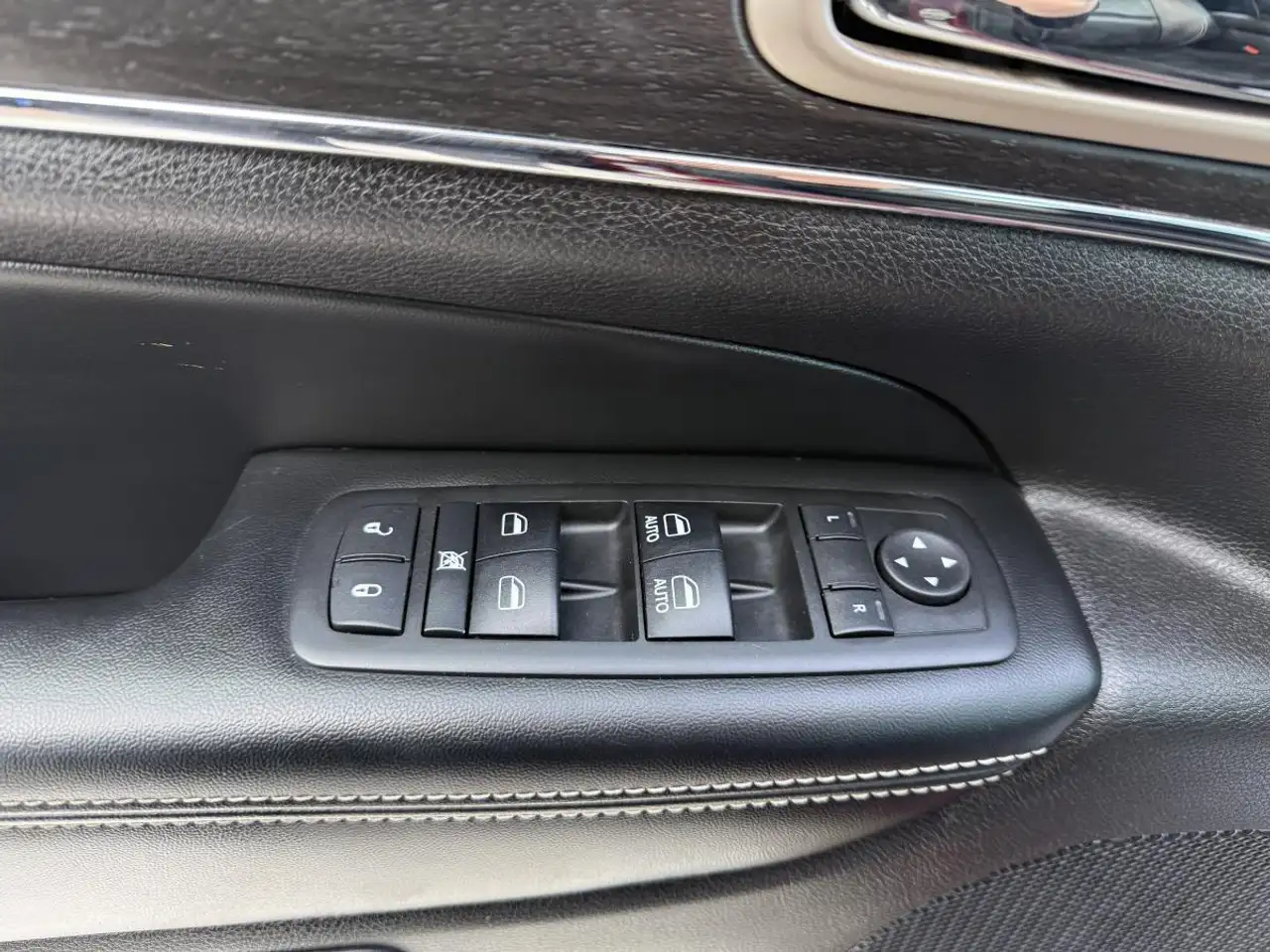 Jeep Grand Cherokee снимка Jeep Grand Cherokee