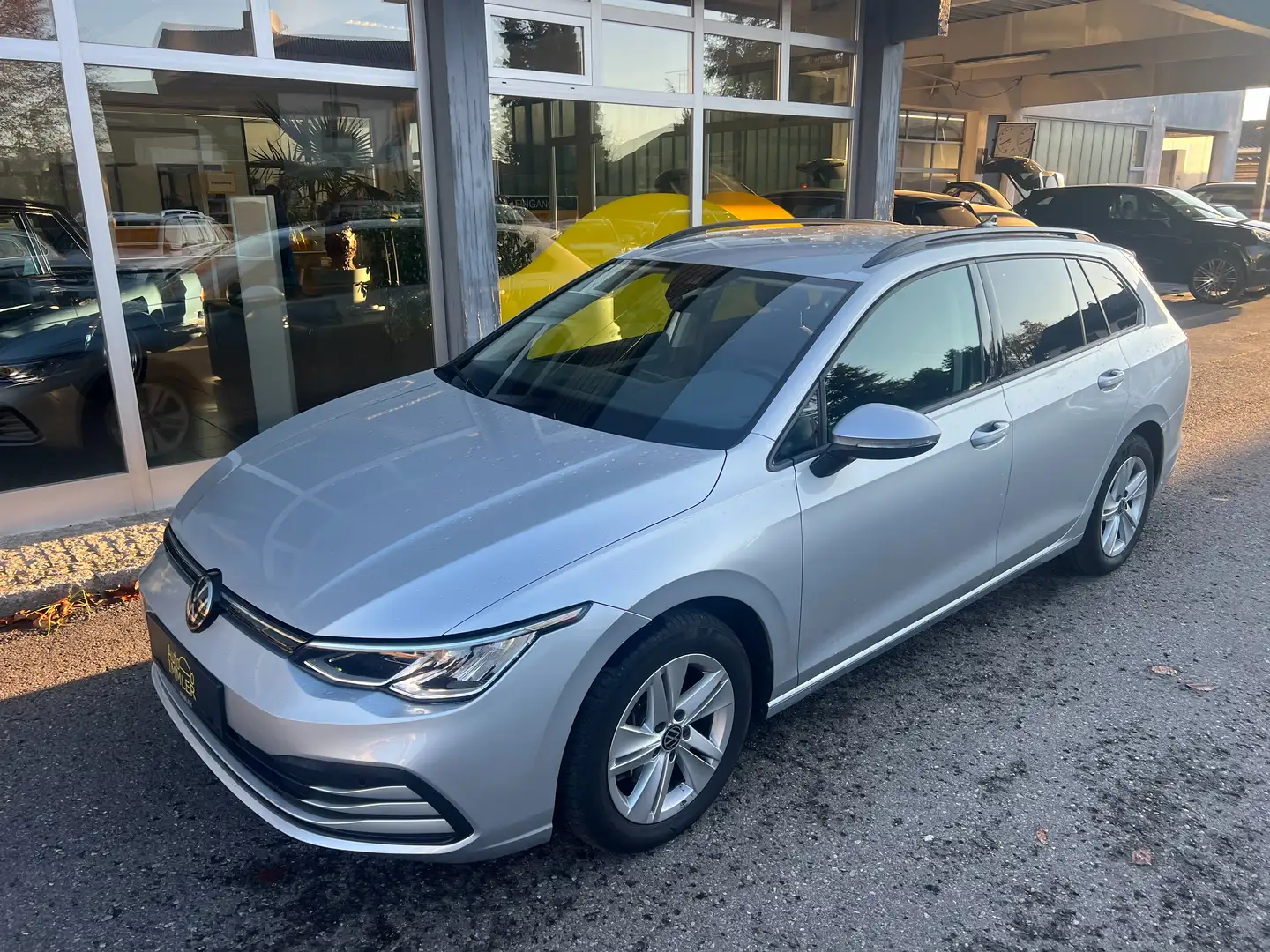 Volkswagen Golf Variant Golf Variant 2,0 TDI Life DSG*NAVI*KOMFORT+WINTERP Silber - 1